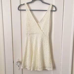 XS Super Cute Cream Lace Dress (lined)